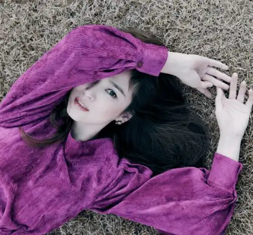 男女真有纯友谊宋慧乔免费为刘亚仁代言,贴脸合照好亲密
