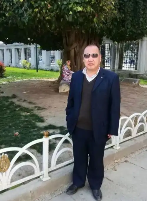 江苏大叔逆袭,零彩礼娶小15岁越南才女,50岁得子在越南盖别墅
