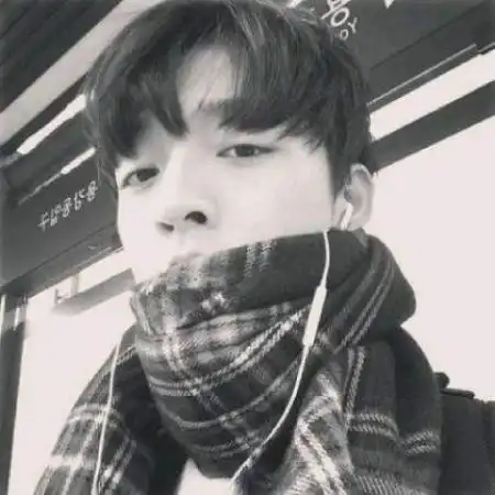 帅气超拽黑白男生头像,一个不要求回报的男生
