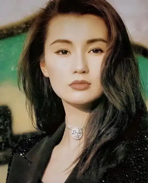 风情万种的影后张曼玉方脸也是大美女
