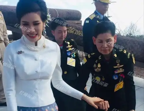 35岁诗妮娜风情万种白玫瑰造型美绝了,一颦一笑勾魂摄魄
