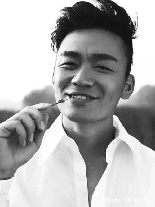 比王宝强贾乃亮还惨,6个孩子都不是亲生,还被前妻坑得倾家荡产
