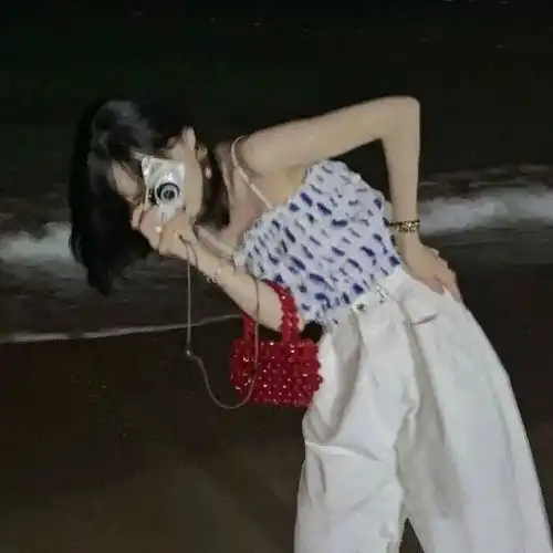 有没有不露脸或者是侧脸,又清新的女生头像
