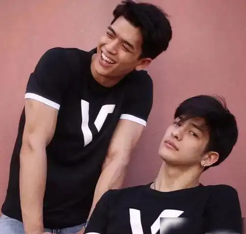 组图一对非常帅气可爱的好兄弟拍写真,阳光又有型
