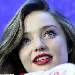 米兰达可儿现身上海大秀性感好身材
