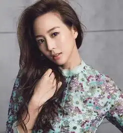 3年前她给了范冰冰一巴掌,如今35岁仍单身,抱着爱犬如少女
