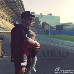 一代萌神继承了贾静雯的美貌大眼睛不输干妈高圆圆...肉嘟嘟的咘咘来了
