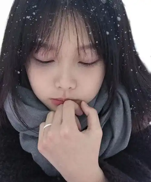 ins冬季温柔风女生头像
