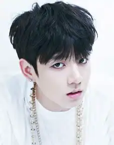 潮流韩式男生短发烫发发型将帅气进行到底
