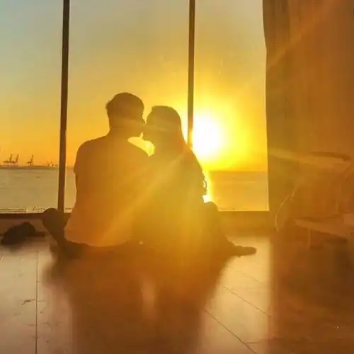 情侣头像l王者女孩置顶文案
