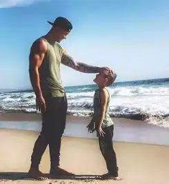 帅炸了为了儿子开始健身如今成为孩子的骄傲
