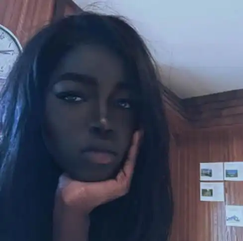 世界上最漂亮的黑人美女,却被禁止独自出门,父母她太美了
