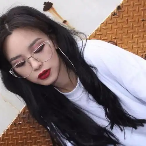 选对发型,即使带上眼镜也是万人迷
