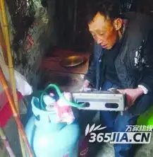 家中煤气罐因隐患将爆炸七旬老人冒死拖出正喷火煤气罐
