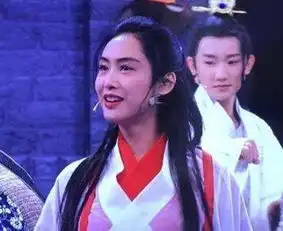 当年关之琳素颜出演十三姨如今浓妆艳抹重演却找不回过去的感觉
