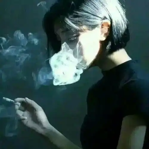 抽烟喝酒悲伤女人
