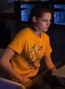 曾经出轨又出柜,把长发剃成寸头,她颠覆暮光女形象,活出别人向往的人生
