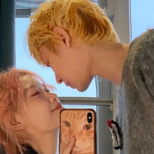 jiang小众风格情侣头像
