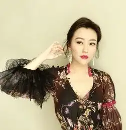 郝蕾真敢穿大秀傲人上围,惊艳全场,网友怪不得邓超不敢要
