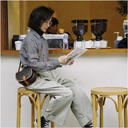 女人到了中年,放弃牛仔裤配运动鞋吧瞧三木妈妈这样穿,太气质
