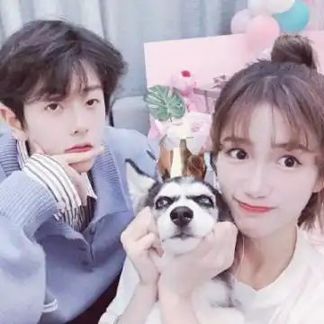 幸福搞怪情侣头像一对一人一张感情这东西我拿不稳
