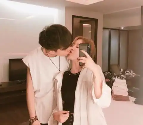 给男票发句我不开心,若有这三种后续,证明爱你到无法自拔了
