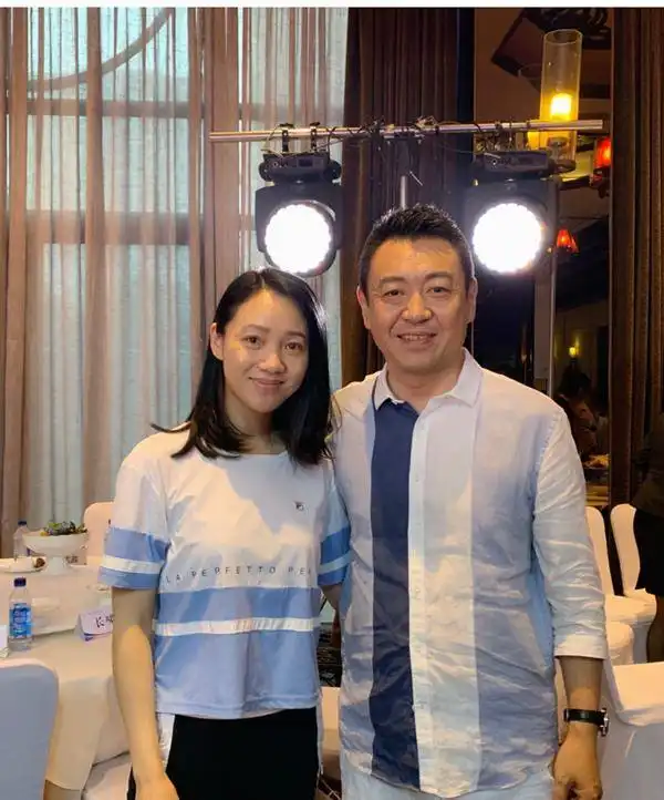 朱军携妻子与众央视名嘴罕见同框,杨柳赵普中年发福变油腻大叔
