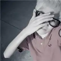 求跟这个女头像差不多的男头像

