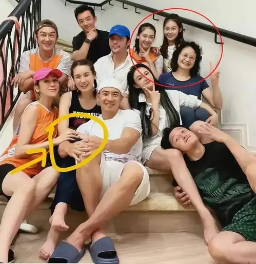 婚后邀父母同住的女明星很多,为什么网友只骂苗苗一人
