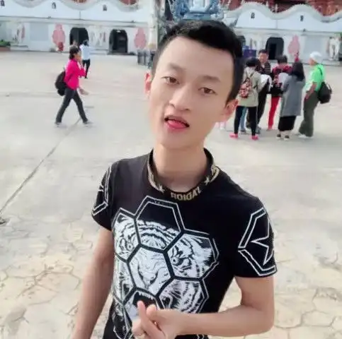 快手散打哥捧火5大网红,前四个走红后知恩图报,唯独她是白眼狼
