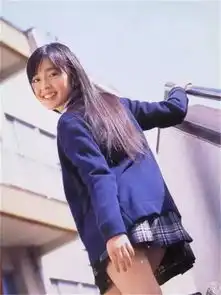 日本女生校服裙为什么那么露
