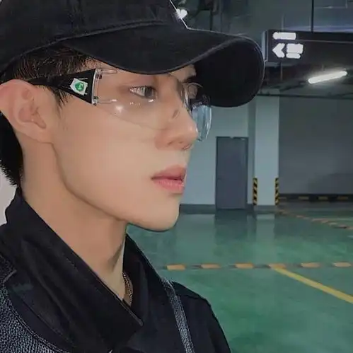 男生头像风乍起,合当奋意向人生
