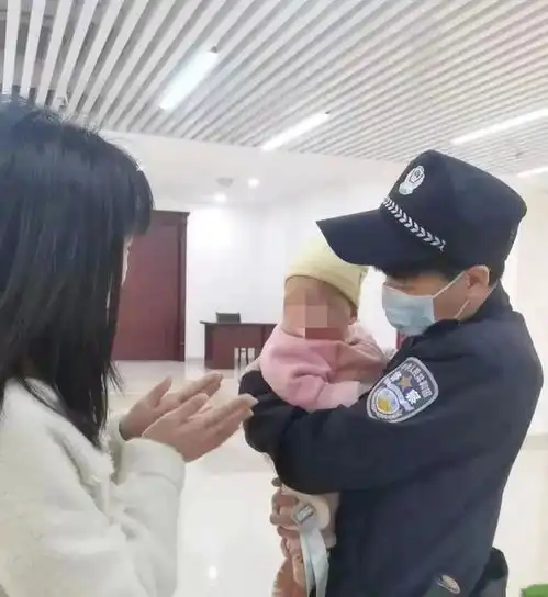 南部法院刑事审判庭外上演这样一幕
