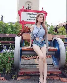 白皙靓丽的美女模特,火爆身材成了夏日的最美风景
