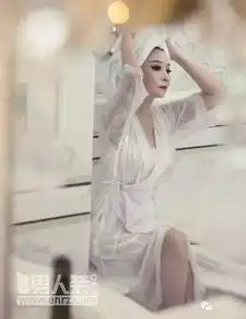 这是蔡明,不是愚人节玩笑55岁的她登上了男人装
