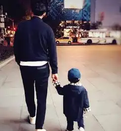 靳东老婆疑怀二胎李佳逛街小腹隆起非常明显
