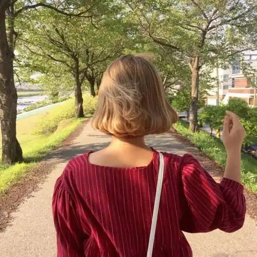 这款短发,瞬间让你变时尚达人
