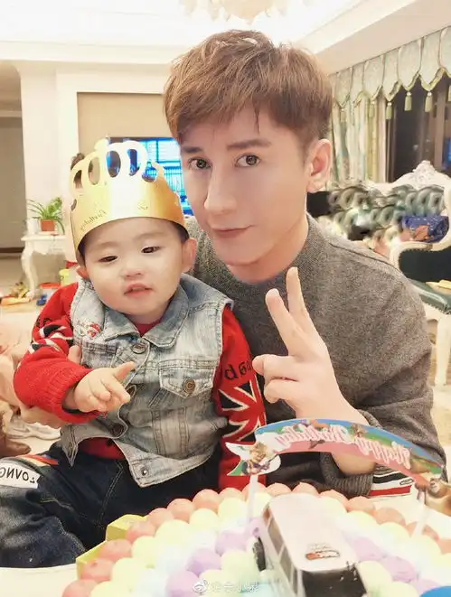 用时8年整成范冰冰的她,嫁给翻版李晨,孩子的长相露馅儿了
