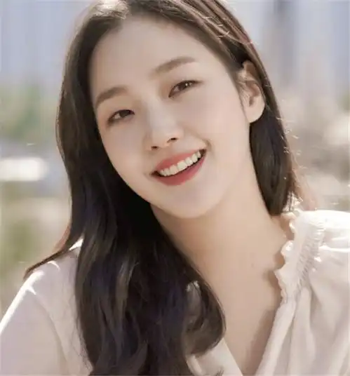 娱乐圈的单眼皮女星,周冬雨上榜,看到金高银想拥有同款单眼皮
