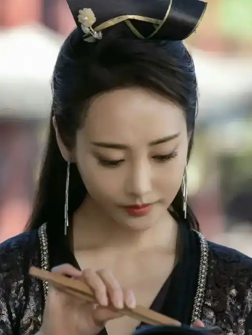 同样是演头牌,把王楚然和李纯放一起,差距不是一星半点
