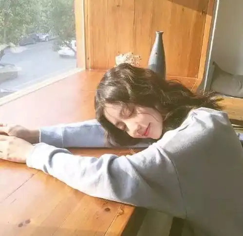 入睡前五个坏习惯让女人一夜衰老,第一个就非常不好
