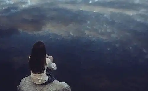 压抑
