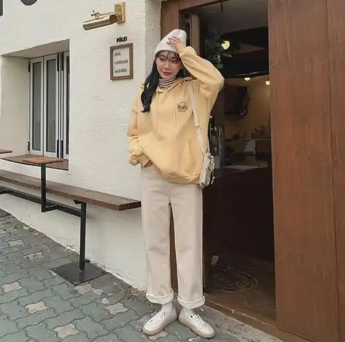 卫衣靴子毛衣阔腿裤,这20套时尚穿搭,慵懒休闲风兼具
