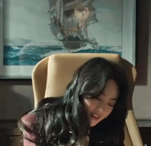 赵丽颖新剧野蛮生长大波浪红唇女强人扮相
