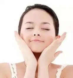 为什么水乳要搭配精华使用
