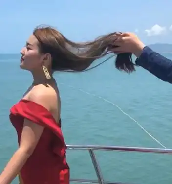 新娘请前男友拍婚纱照,成片很唯美却只她一人,网友新郎呢

