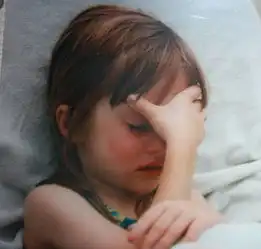 孩子4岁还不会说话,竟然是因为父母这东西玩得太凶

