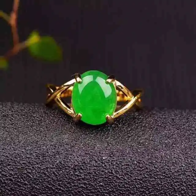 女生戴翡翠戒指的头像照片,展现自然与奢华的完美结合
