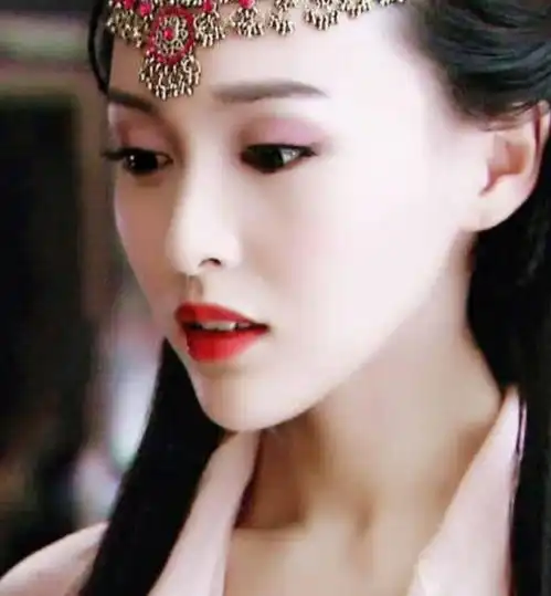 杨幂赵丽颖郑爽刘亦菲唐嫣,5大美女一袭古装谁仙气飘飘
