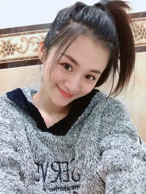 还记得花千骨里的糖宝吗如今四年过去,她变成这样了
